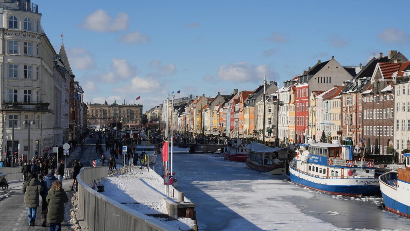 Alles hygge in Dänemark. Das positiv-gemütliche Lebensgefühl der Dänen ist nicht nur legendär, sondern offenbar von den Einwohnern wirklich so empfunden.