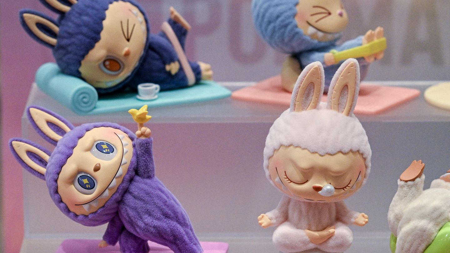 Labubu-Plüschfiguren sind bei Sammlern begehrt. Nun ist auch ein Film über das Monster geplant. (Archivbild) Foto: Jens Kalaene/