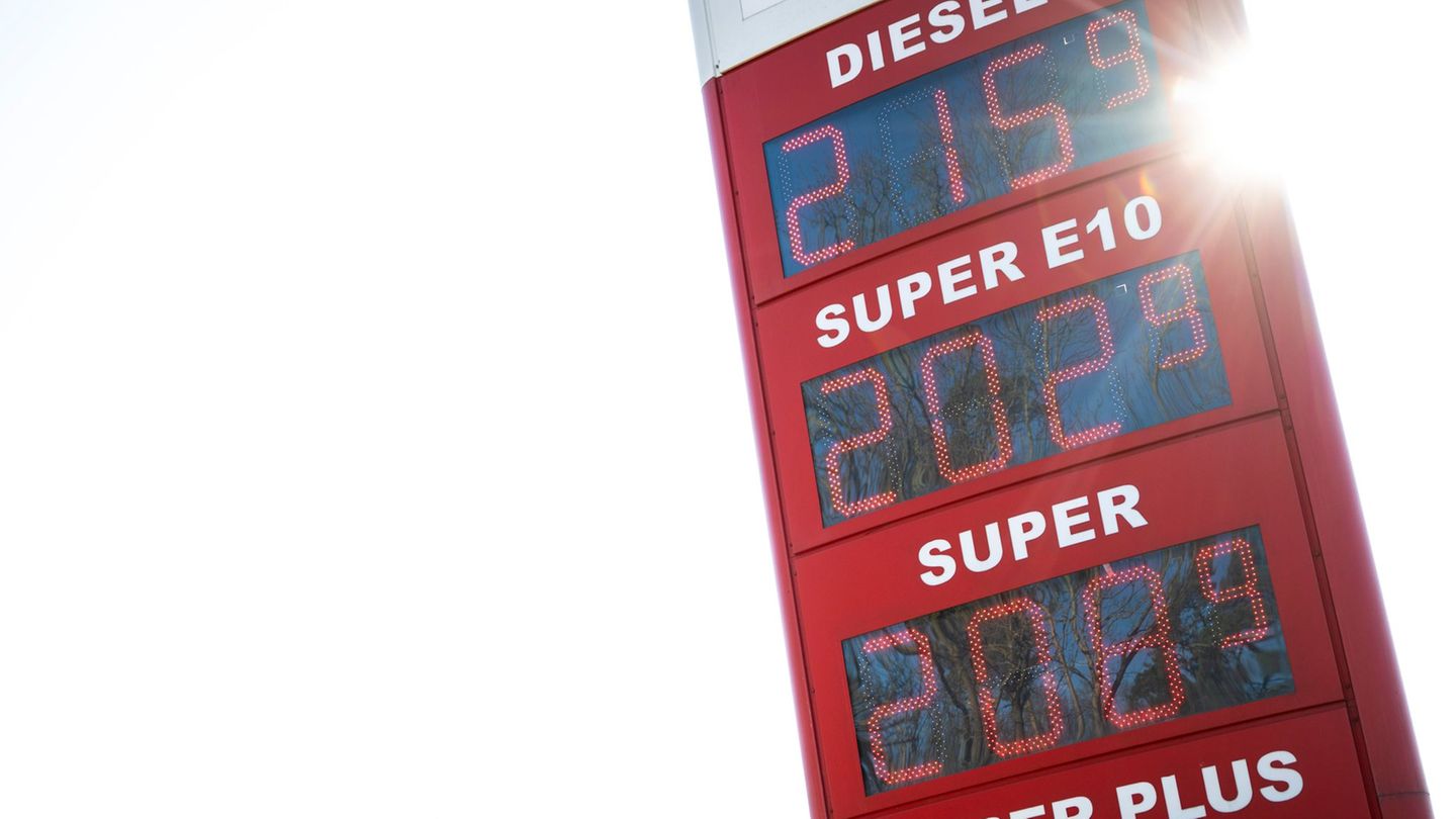 In Deutschland sind die Spritpreise zuletzt langsamer gestiegen als in seinen Nachbarländern. Foto: Philip Dulian/dpa