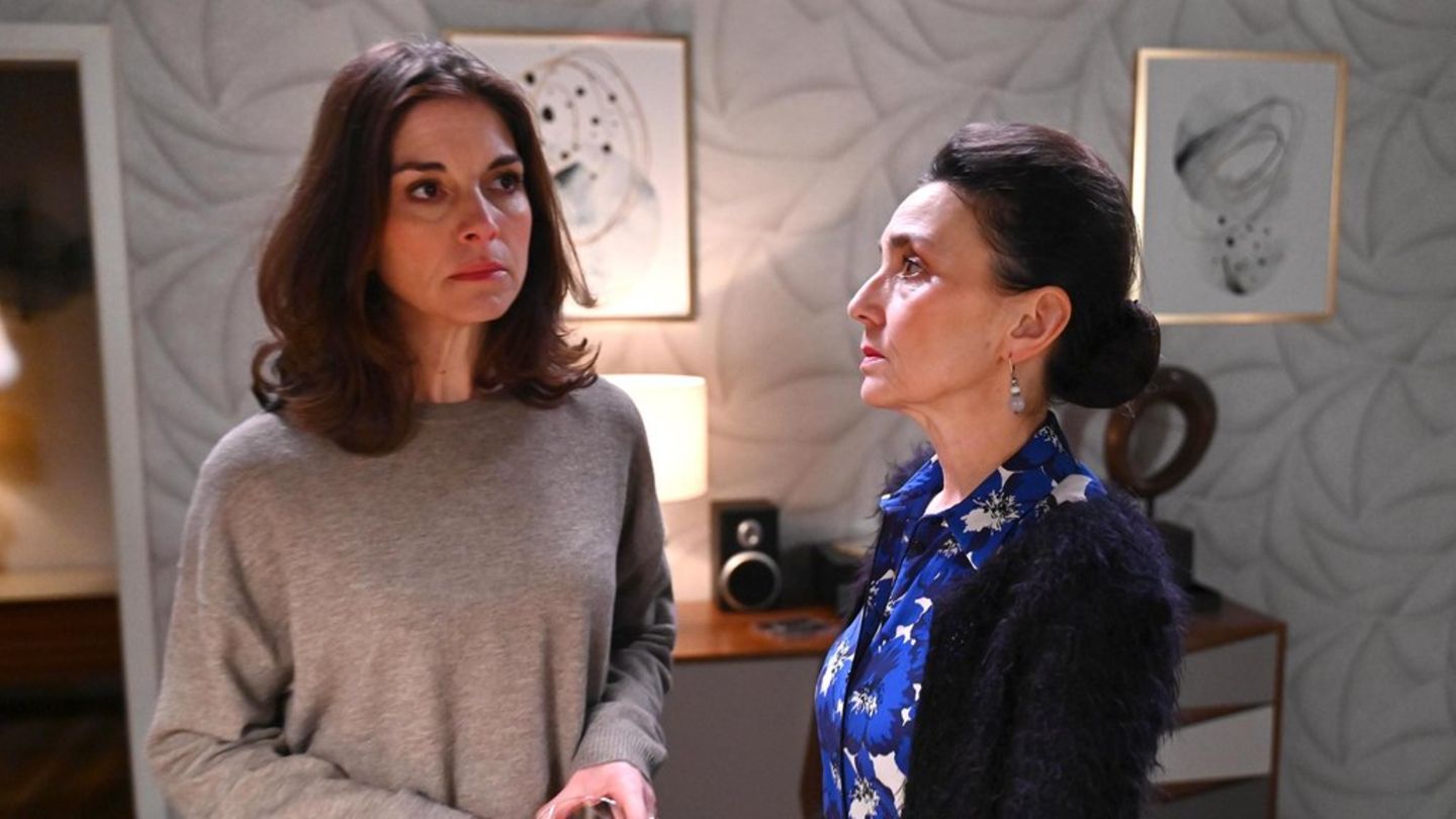 "Alles was zählt": Gabriella (l.) kann nicht fassen, dass Simone (r.) Deniz mehr glaubt als Joana.