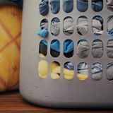 All die leeren Zimmer: der Wäschekorb von Dominic Blackwell