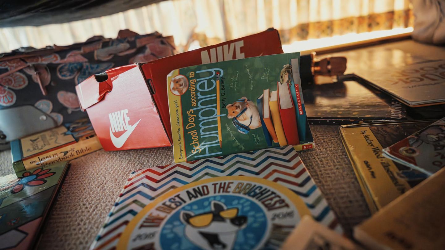 All die leeren Zimmer: unter dem Bett