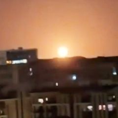 Das Abwehrsystem "Iron Dome" wehrt eine iranische Rakete ab.