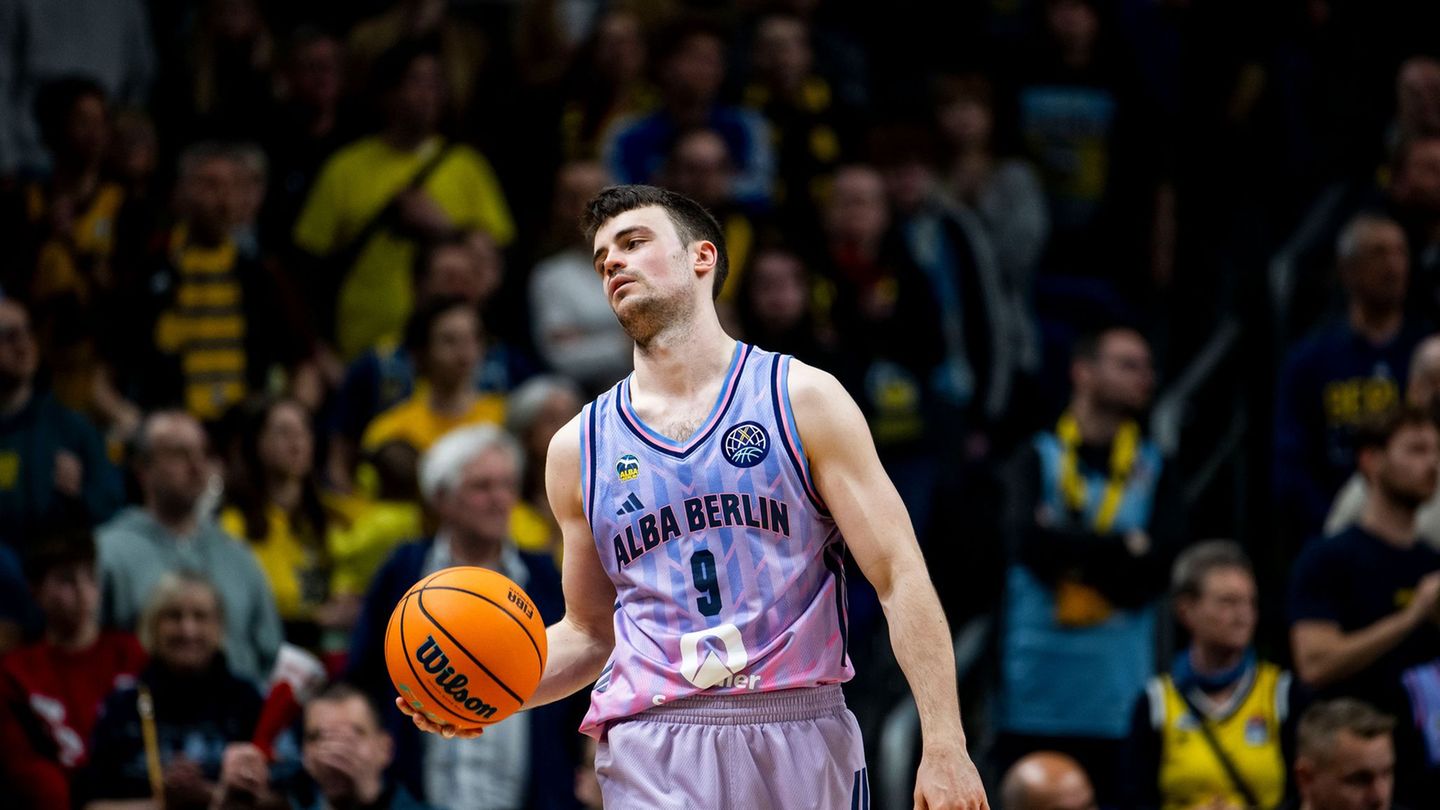 Alba-Kapitän Jonas Mattisseck erwartet im Viertelfinale eine schwierige Aufgabe (Archivbild) Foto: Julius Frick/dpa