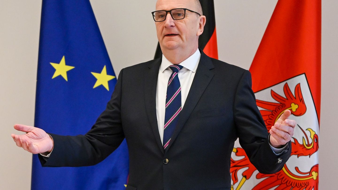 Woidke will sich um den Abbau von Doppelstrukturen in der Verwaltung kümmern. (Archivbild) Foto: Jens Kalaene/dpa