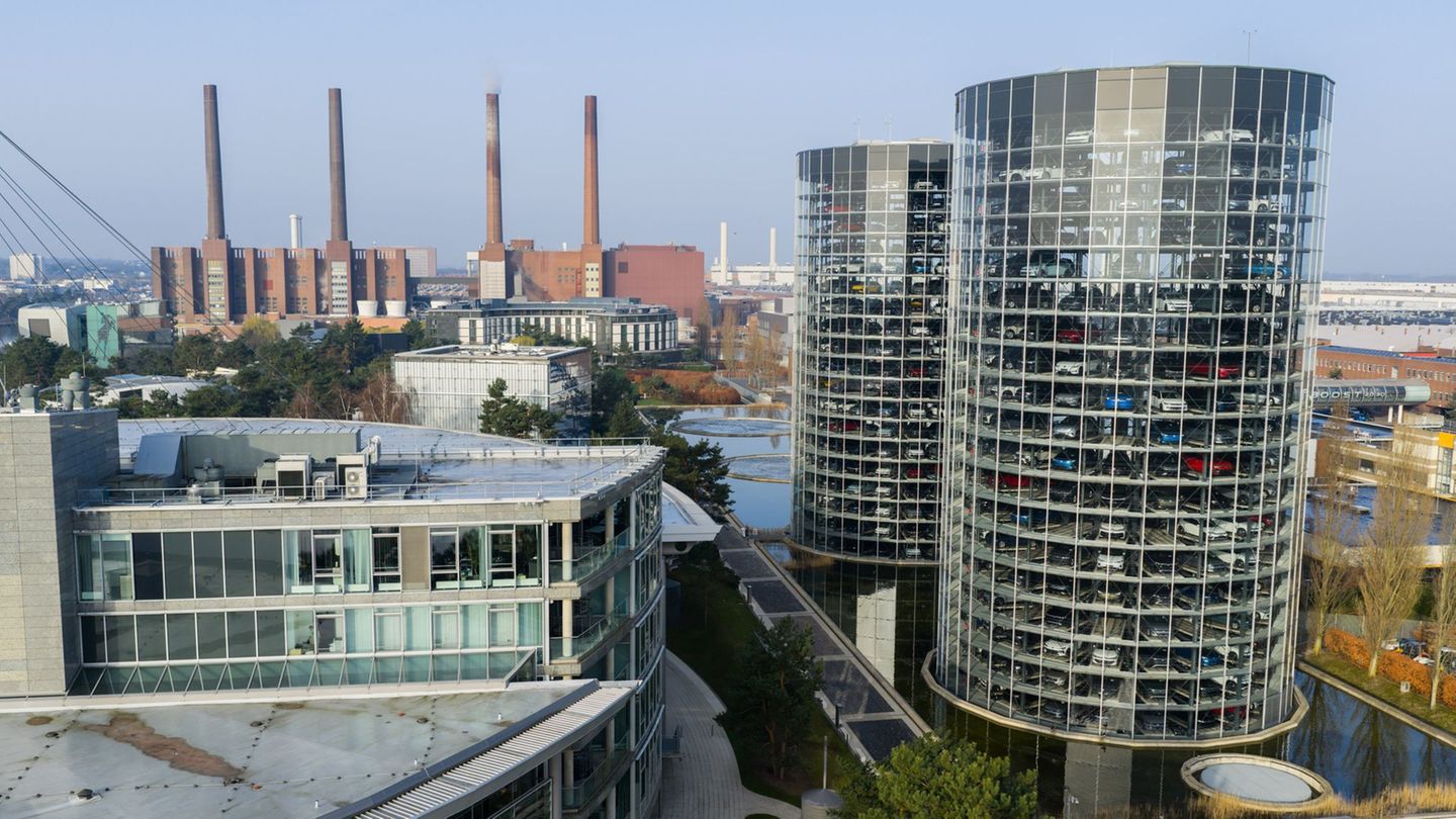 Bei Volkswagen fließt nun doch im Mai eine Prämie. (Archivbild) Foto: Julian Stratenschulte/dpa