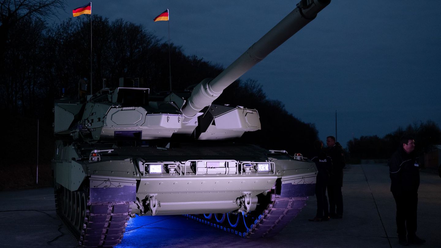 Der Leopard 2 ist wohl das bekannteste Produkt des Rüstungskonzerns KNDS. (Archivbild) Foto: Sven Hoppe/dpa