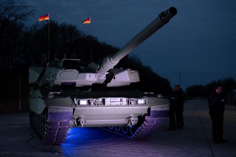 Der Leopard 2 ist wohl das bekannteste Produkt des Rüstungskonzerns KNDS. (Archivbild) Foto: Sven Hoppe/dpa