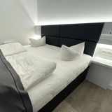 Ja, kann man immer mal brauchen, kostet aber auch bei Ikea nicht die Welt: Kissen