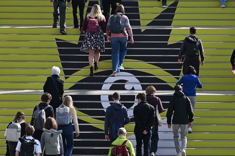 Tausende Besucher strömen auf die Leipziger Buchmesse. Foto: Hendrik Schmidt/dpa