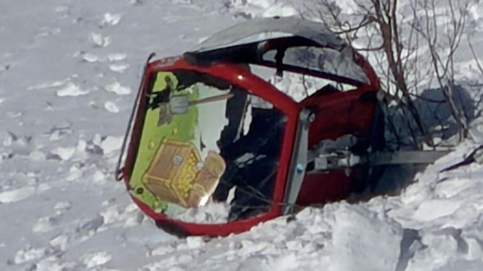 Eine Gondel nach einem Absturz in der Schweiz