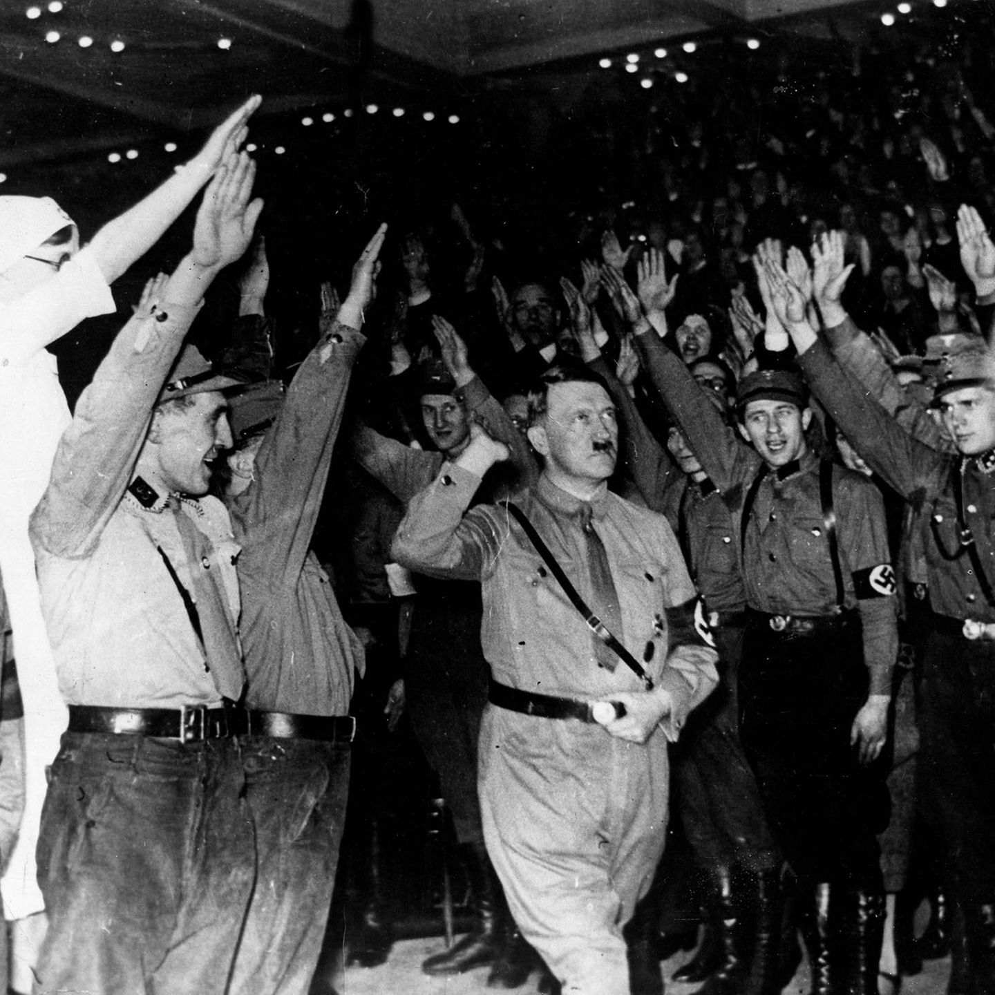 War Opa ein Nazi? Neue Datenbank gibt Antworten