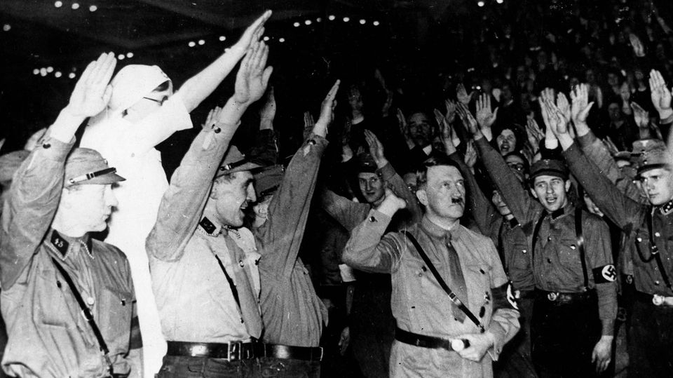 War Opa ein Nazi? Neue Datenbank gibt Antworten