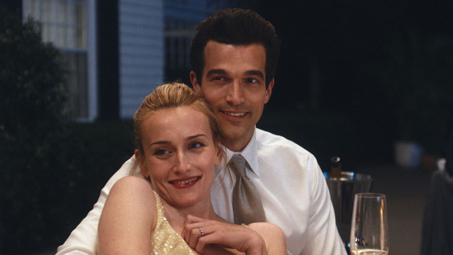 In „Love Story: John F. Kennedy Jr. & Carolyn Bessette“ spielen Sarah Pidgeon und Paul Anthony Kelly das wohl berühmteste Paar der 90er-Jahre