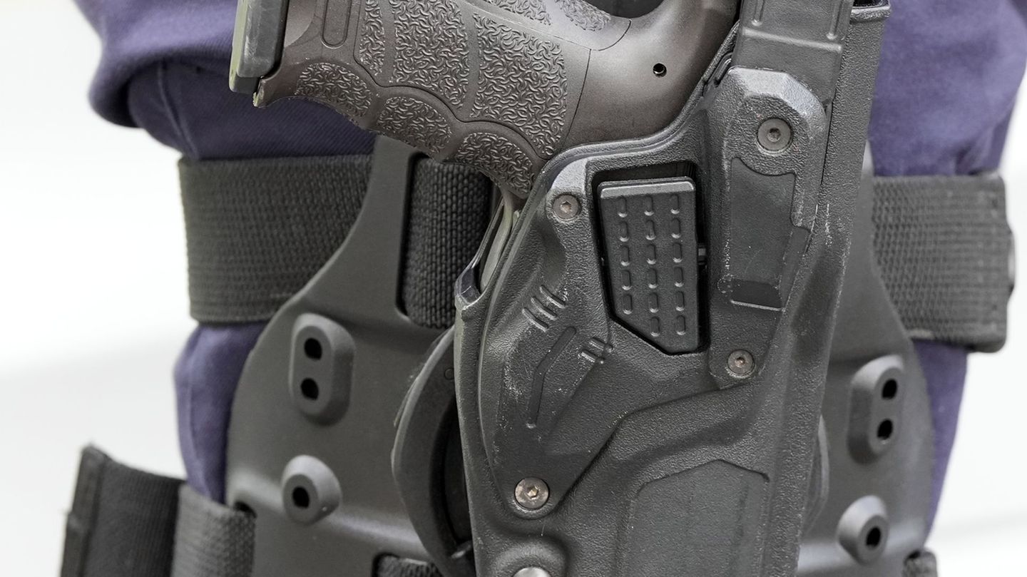 Drei Pistolen der Brandenburger Polizei wurden in den vergangenen Jahren kurzzeitig verloren. Foto: Soeren Stache/dpa