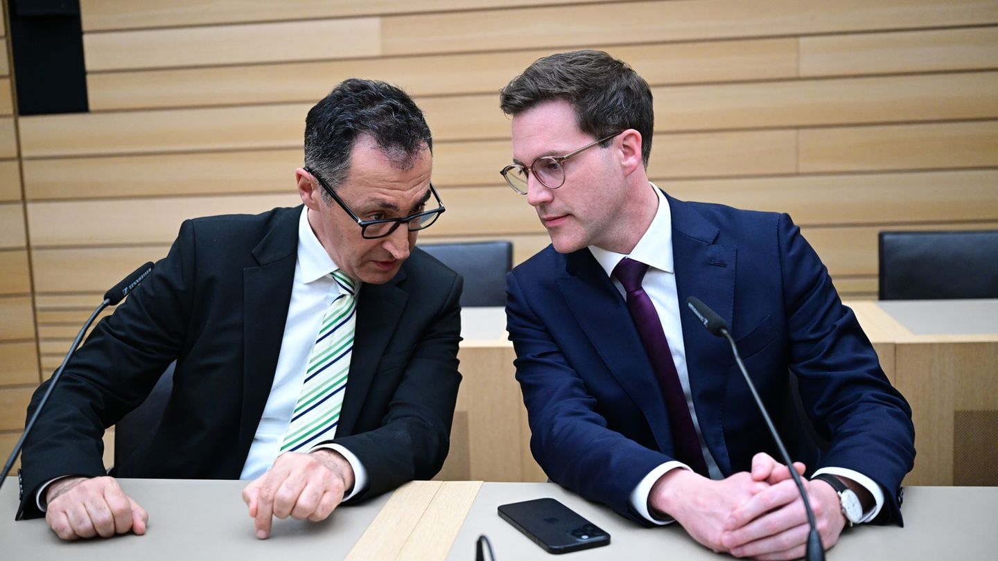 Cem Özdemir und Manuel Hagel wollen offizielle Gespräche über eine Regierungszusammenarbeit ihrer beiden Parteien führen. (Archi