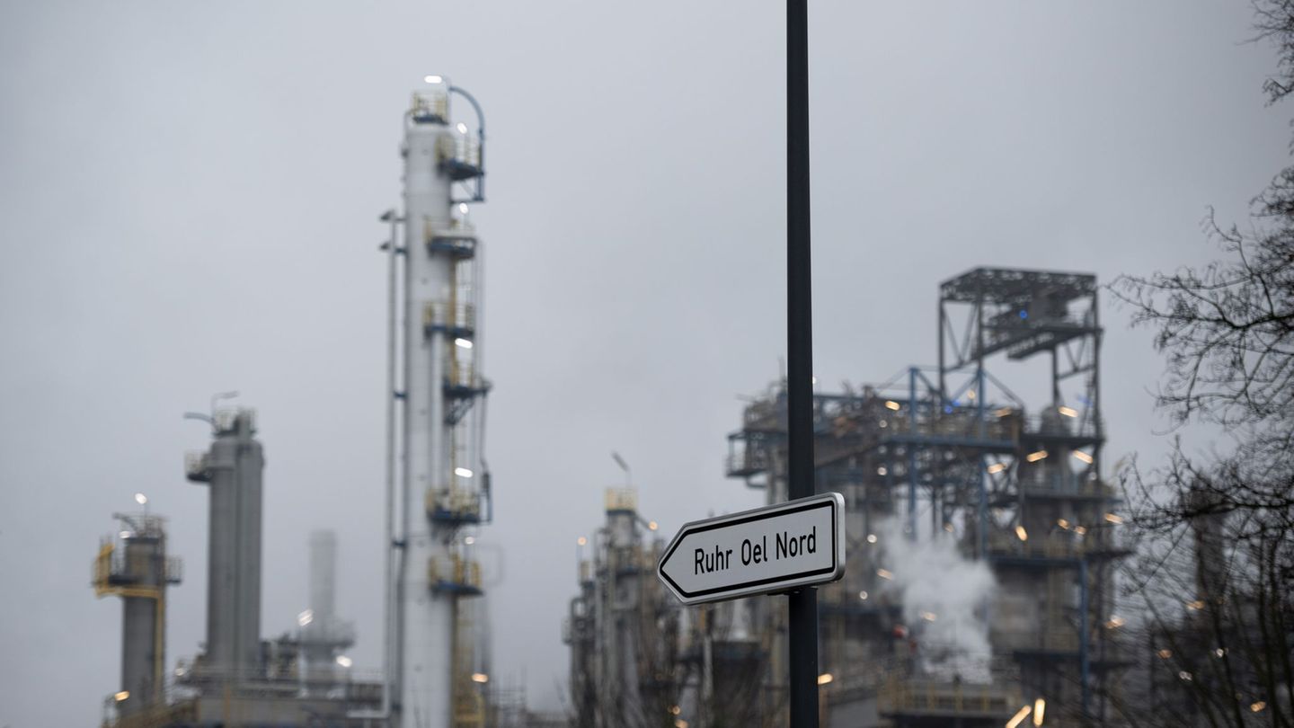 Käufer gefunden, Vertrag unterzeichnet: Der Mineralölkonzern BP verkauft seine Raffinerie in Gelsenkirchen an die Klesch Group.