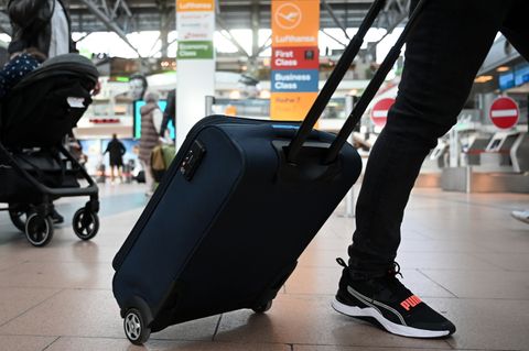 Ab März können Passagiere neue Flugziele direkt aus Hamburg erreichen. (Symbolbild) Foto: Daniel Bockwoldt/dpa/Daniel Bockwoldt