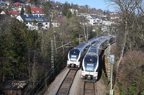 Die Gäubahn verbindet Stuttgart mit dem Süden Baden-Württembergs und der Schweiz. (Archivbild) Foto: Bernd Weißbrod/dpa