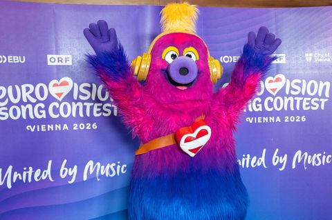 "Auri" heißt das Maskottchen des 70. ESC in Wien. Foto: Georg Hochmuth/APA/dpa