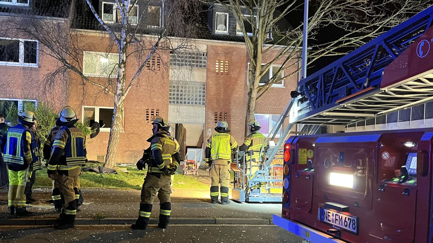 Was die Explosion in dem Wohnhaus in Meerbusch auslöste, ist weiterhin unklar. Foto: -/Freiwillige Feuerwehr Meerbusch/dpa
