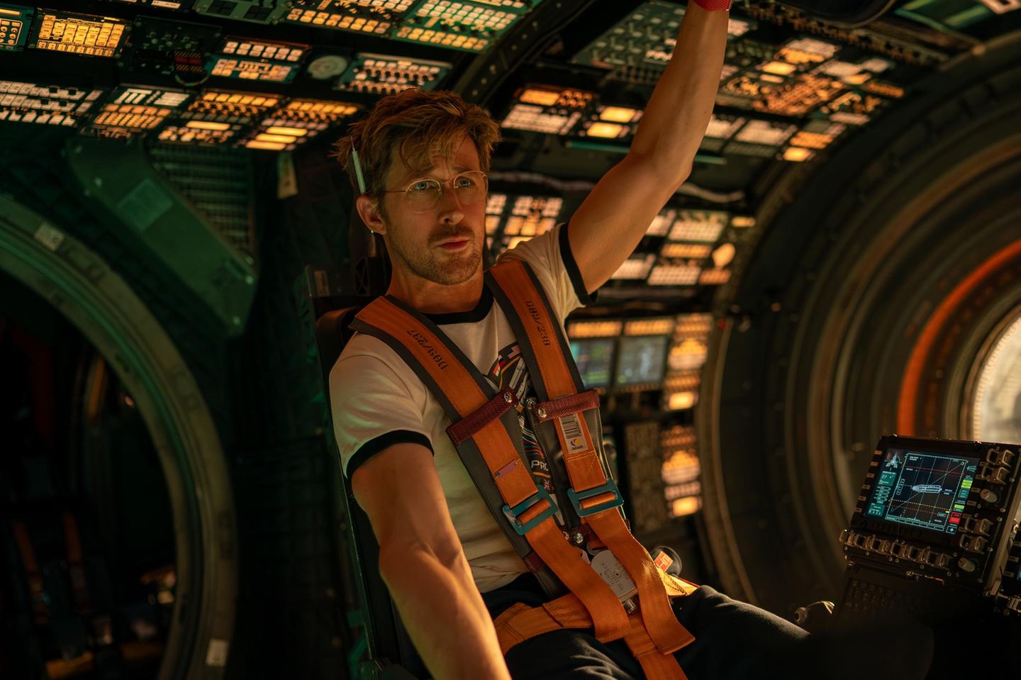 Der Astronaut Ryan Gosling im Raumschiff