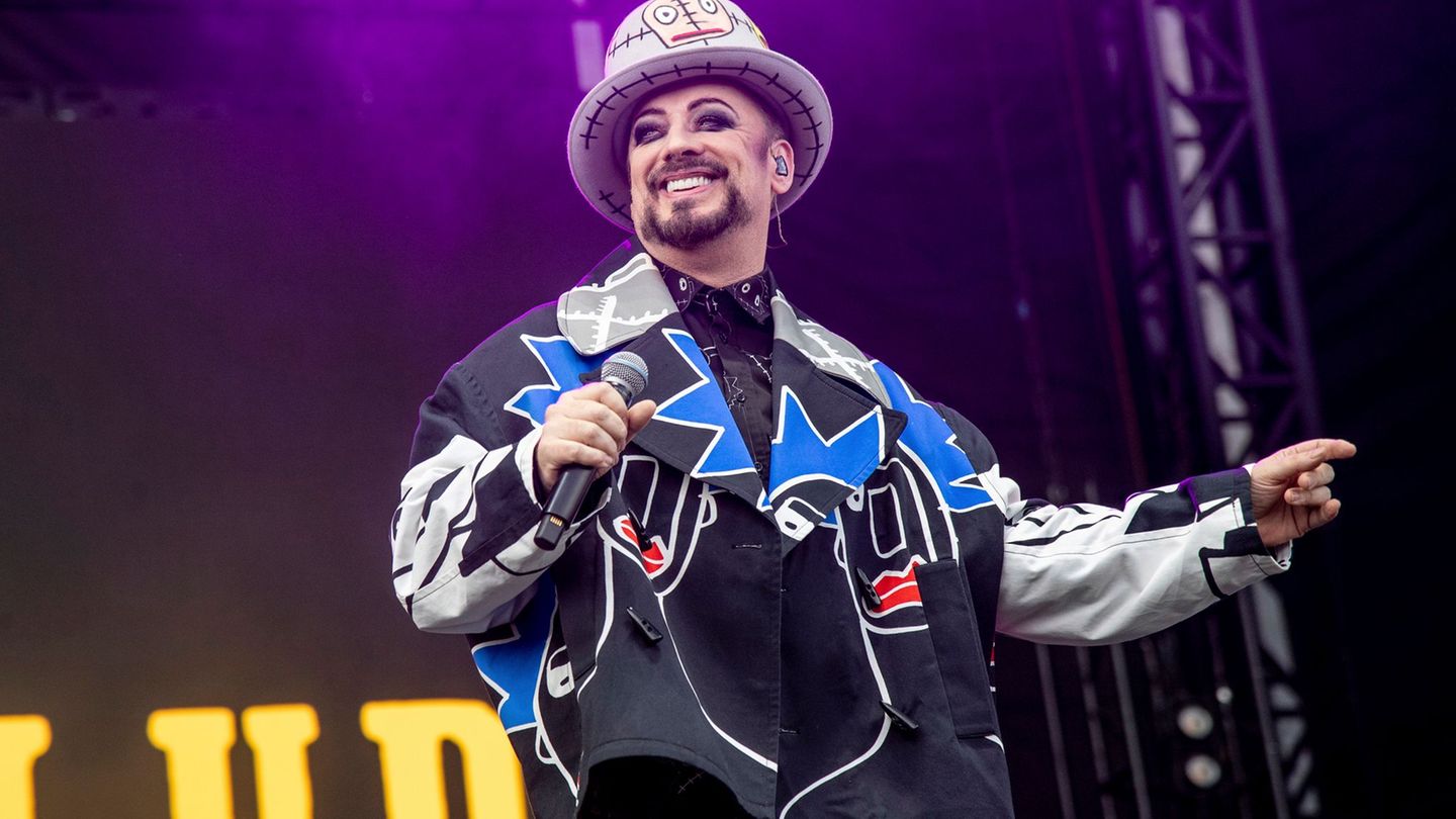 Der britische Popstar Boy George soll beim diesjährigen Eurovision Song Contest (ESC) auftreten. (Archivbild) Foto: Amy Harris/I
