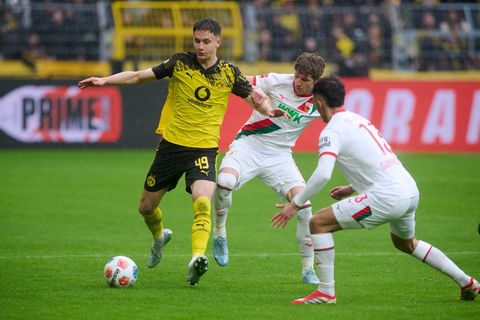 Der junge Innenverteidiger Luca Reggiani, der gegen Augsburg sein Debüttor für den BVB erzielte, könnte auch gegen den HSV wiede