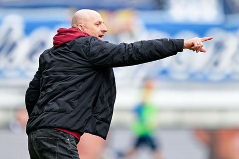 Will in Nürnberg den nächsten Sieg: Kaiserslauterns Coach Torsten Lieberknecht. (Archivbild) Foto: Uwe Anspach/dpa