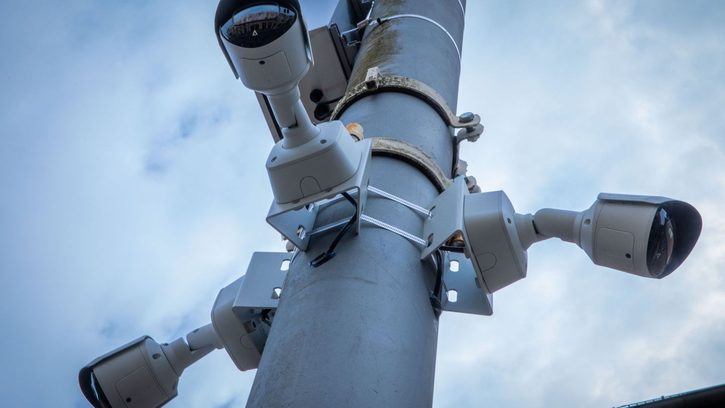 Von neuartigen Videokameras mit KI-Technik versprechen sich Fachleute mehr Sicherheit, es gibt aber auch Kritik am Einsatz solch