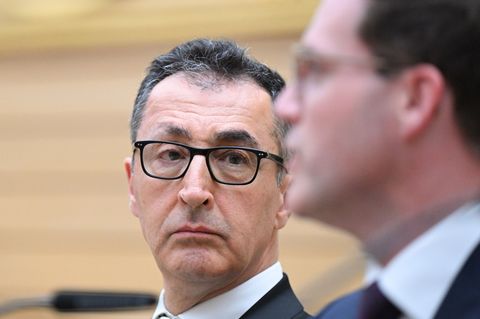 Cem Özdemir will mit Manuel Hagel offizielle Gespräche über eine Regierungszusammenarbeit führen. Foto: Bernd Weißbrod/dpa