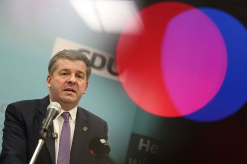 Übernachtungstipps für Bill und Tom Kaulitz: Sachsen-Anhalts Ministerpräsident Sven Schulze (CDU). (Archivbild) Foto: Matthias B