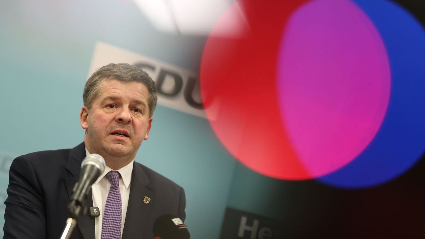 Übernachtungstipps für Bill und Tom Kaulitz: Sachsen-Anhalts Ministerpräsident Sven Schulze (CDU). (Archivbild) Foto: Matthias B