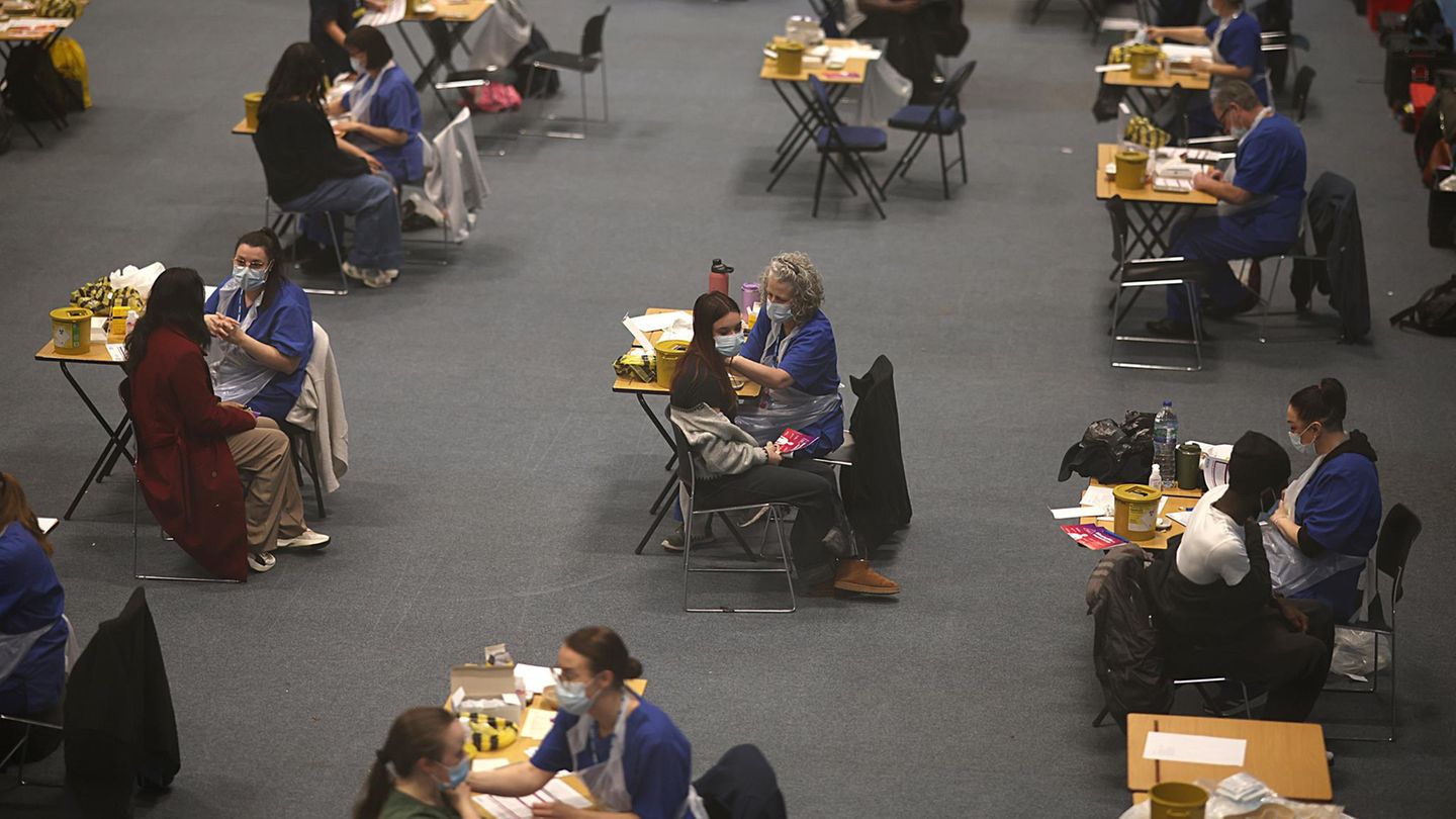 Studentinnen werden gegen Meningitis B geimpft