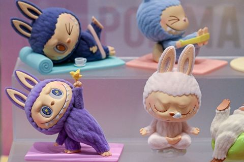 Labubu-Plüschfiguren sind bei Sammlern begehrt. Nun ist auch ein Film über das Monster geplant. (Archivbild) Foto: Jens Kalaene/