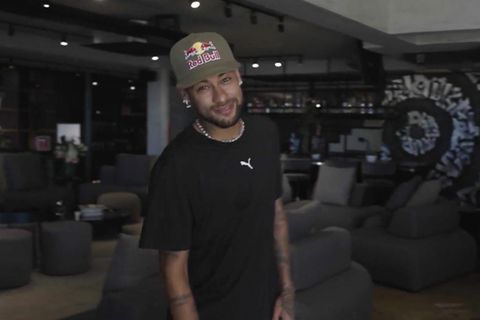 Neymar gibt eine Roomtour durch seine Luxusvilla.