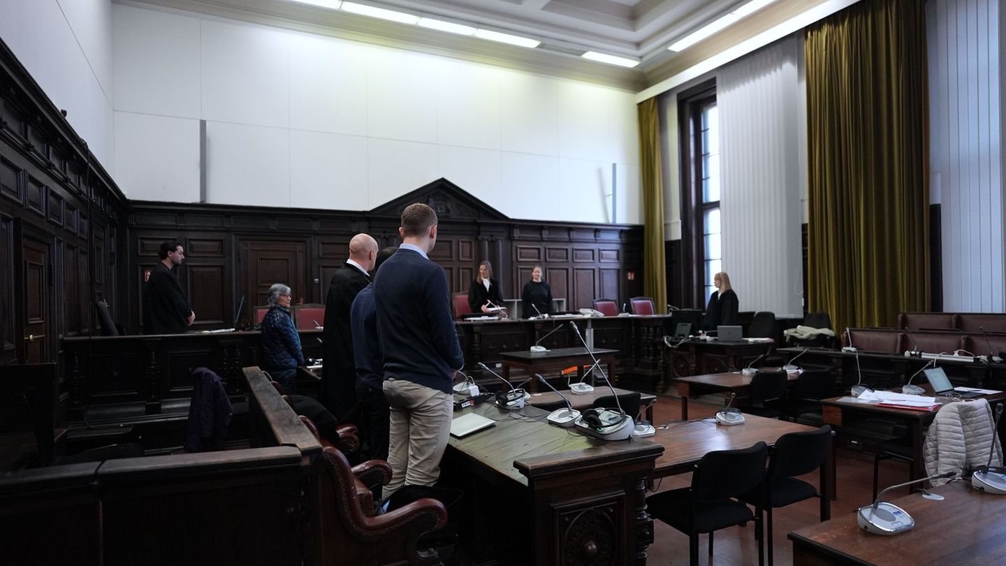 Vom schwersten Vorwurf, einen 60-Jährigen dauerhaft in Koma geschlagen zu haben, wurde der Angeklagte freigesprochen. (Archivbil