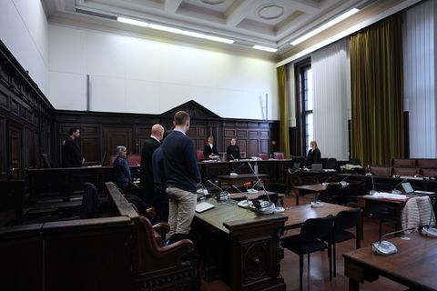 Vom schwersten Vorwurf, einen 60-Jährigen dauerhaft in Koma geschlagen zu haben, wurde der Angeklagte freigesprochen. (Archivbil