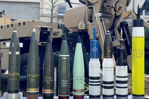 Panzer- und Artilleriegranaten des deutsch-französischen Rüstungskonzerns KNDS. Das Unternehmen plant für dieses Jahr den Börsen