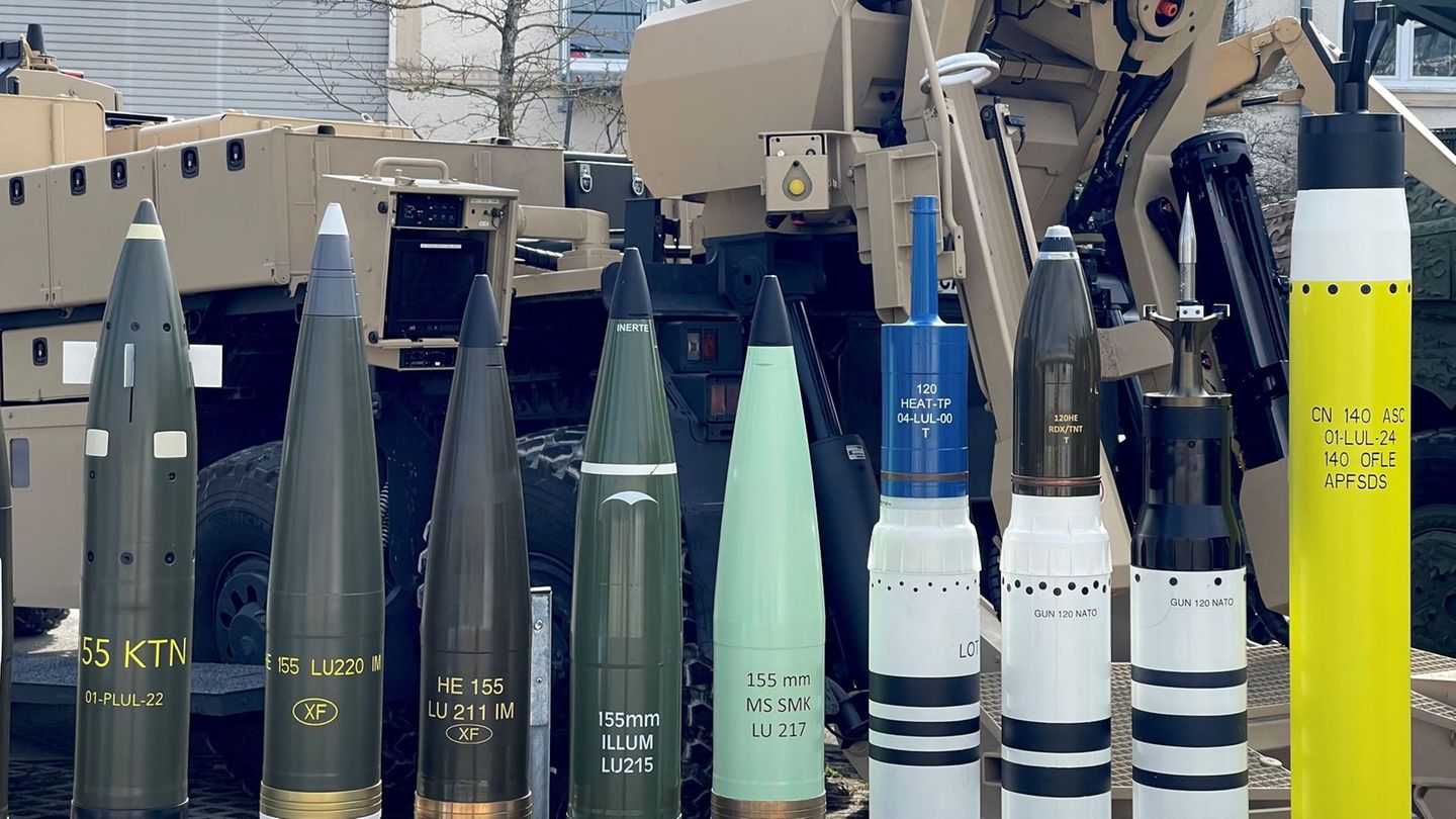 Panzer- und Artilleriegranaten des deutsch-französischen Rüstungskonzerns KNDS. Das Unternehmen plant für dieses Jahr den Börsen