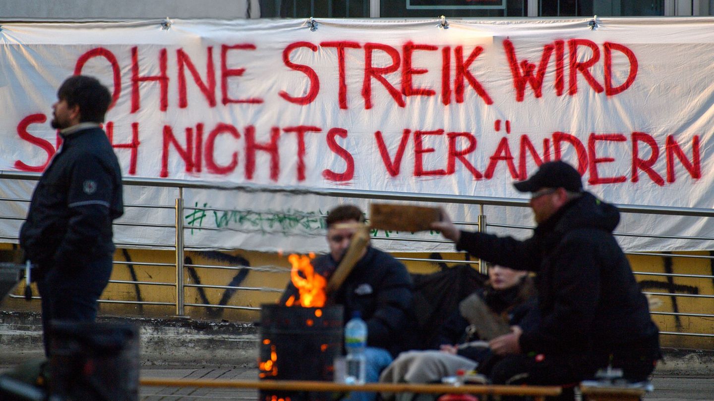 Kaum Verkehr: Viele Busse und Bahnen bleiben im Depot. Foto: Klaus-Dietmar Gabbert/dpa