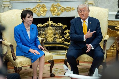 Donald Trump mit Japans Regierungschefin Sanae Takaichi