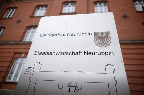 Vor dem Landgericht in Neuruppin steht ein 35-Jähriger wegen des Verdachts des illegalen Fahrzeugrennens mit Todesfolge vor Geri