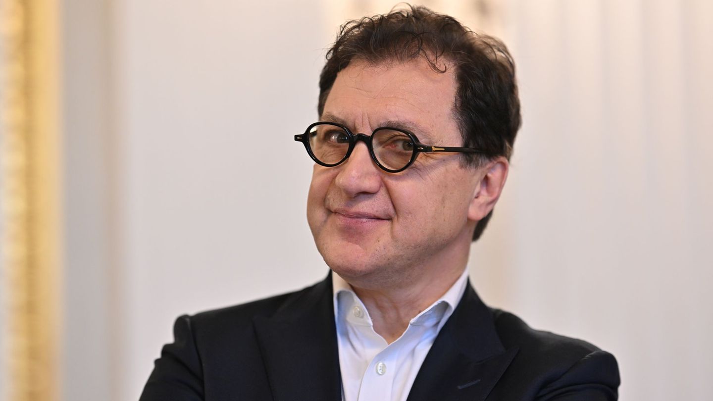 Serge Dorny ist zum Präsidenten von Opera Europa gewählt worden. (Archivfoto) Foto: Peter Kneffel/dpa