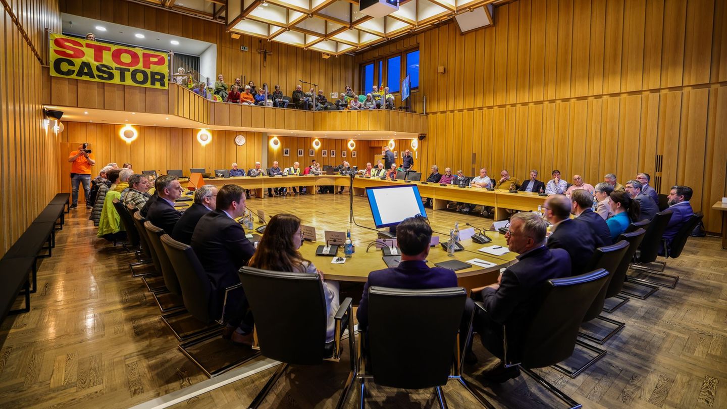 Im Rathaus der Stadt Ahaus haben sich Verantwortliche verschiedener Behörden den Fragen der Bürger gestellt. Foto: Christoph Rei