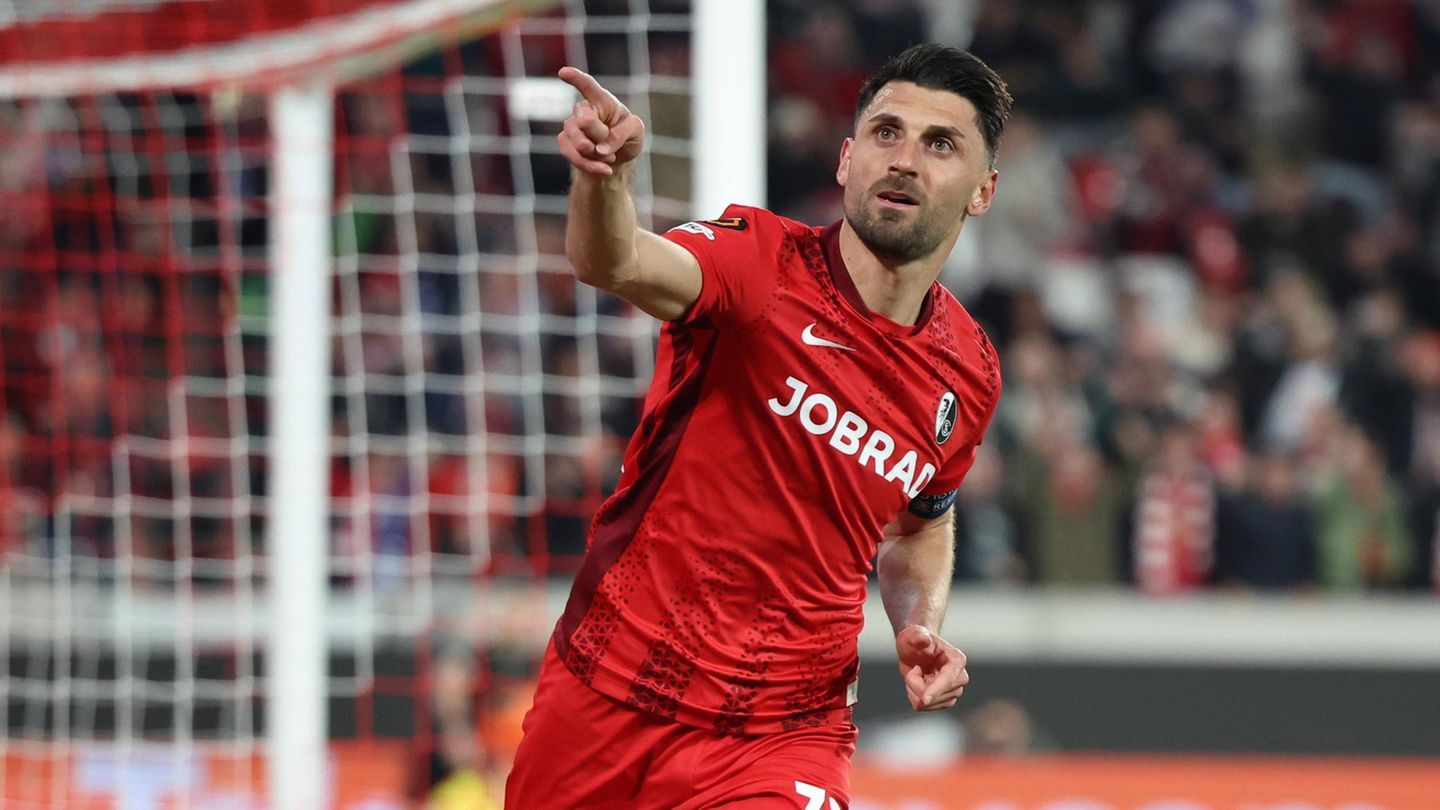 Vincenzo Grifo vom SC Freiburg jubelt nach seinem Tor in der Europa League