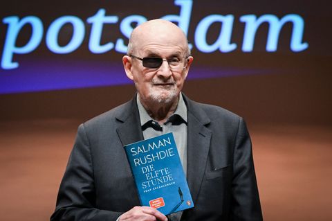 Nach Potsdam tritt Rushdie noch in Köln und München auf. Foto: Jens Kalaene/dpa