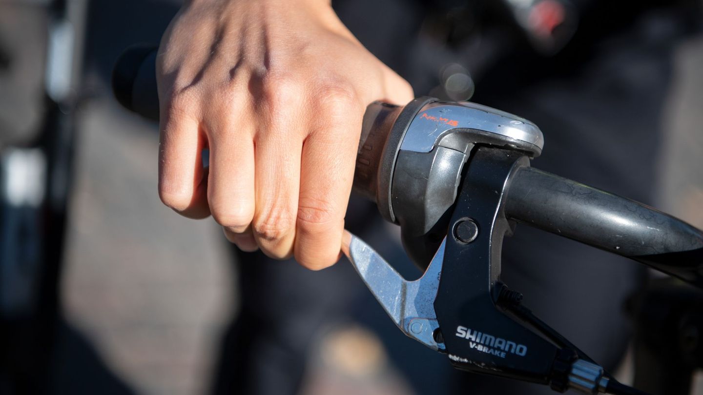 Die Bremsen gehören zu den Teilen, die man vor dem Losfahren überprüfen sollte. (Symbolbild) Foto: Sina Schuldt/dpa