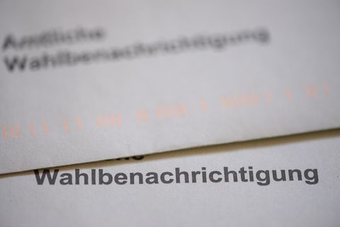 Auf der Wahlbenachrichtigung steht unter anderem die Adresse des Wahllokals. (Symbolbild) Foto: Klaus-Dietmar Gabbert/dpa-Zentra