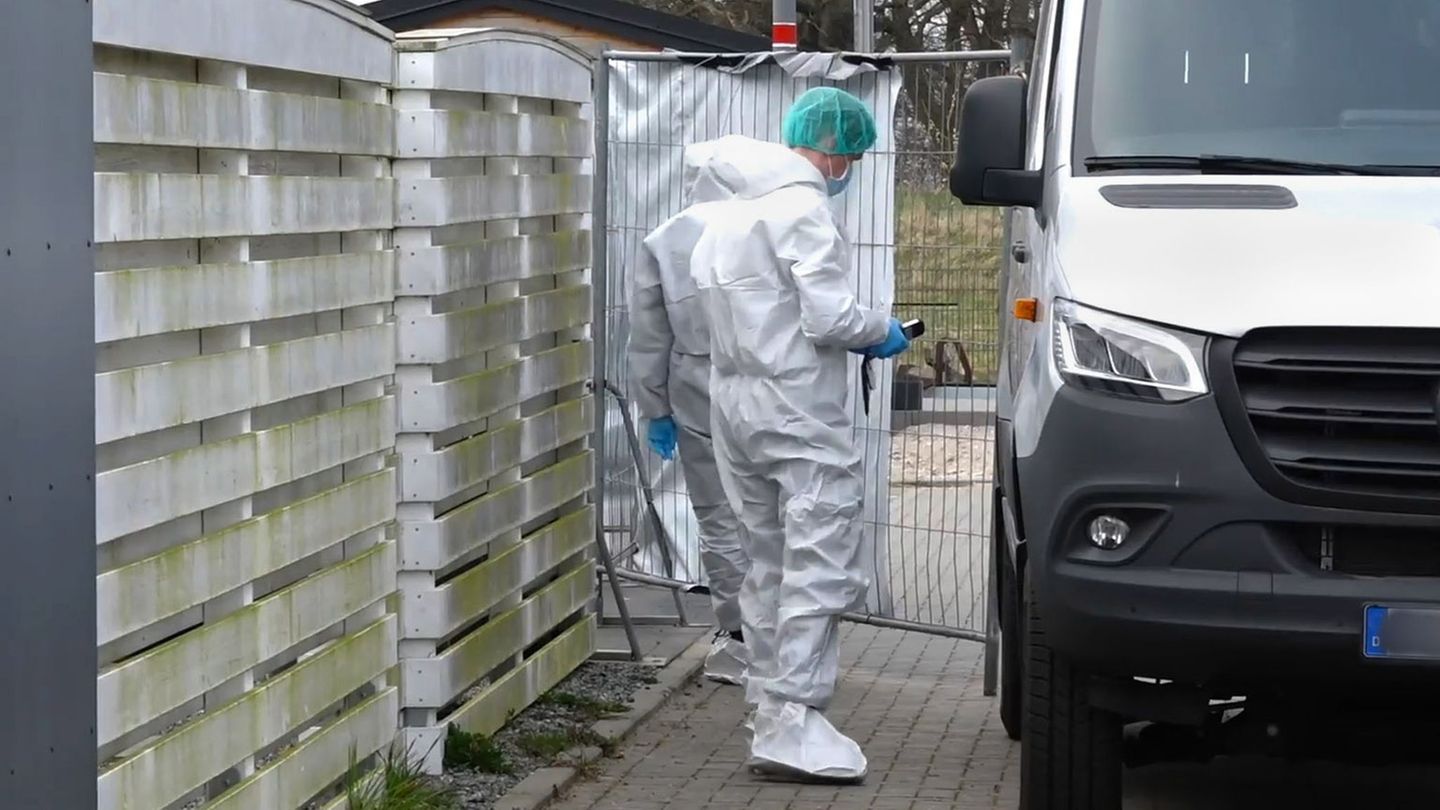 Seit einem Jahr wird eine Frau aus Noer vermisst. (Archivbild) Foto: Marcus Golejewski/dpa